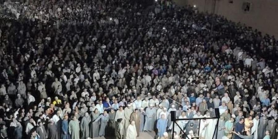 أهالي المنوفية يشيعون جثامين شهداء حادث الطريق الإقليمي.. صور