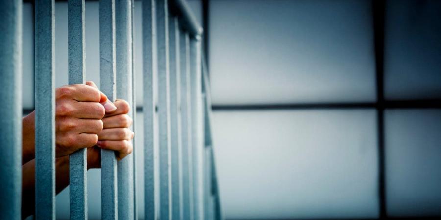 جبل الأحمر: 36 سنة سجناً لزعيم شبكة تهريب وترويج مخدرات