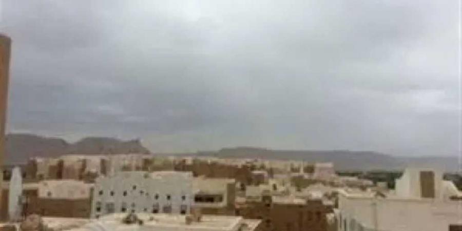 أمطار على عدد من المناطق وتحذيرات من تقلبات جوية واضطراب البحر خلال الساعات القادمة