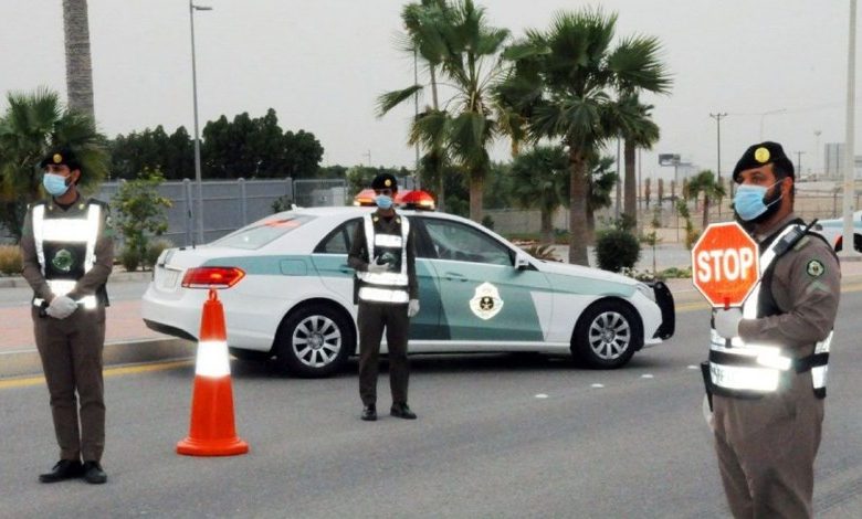 مرور السعودية يحذر من 3 كوارث بسبب عدم الالتزام بحدود المسارات