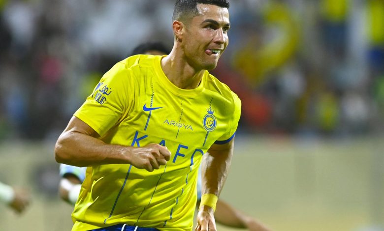 كريستيانو رونالدو يسعى لإقناع أوسيمين بالانتقال إلى النصر
