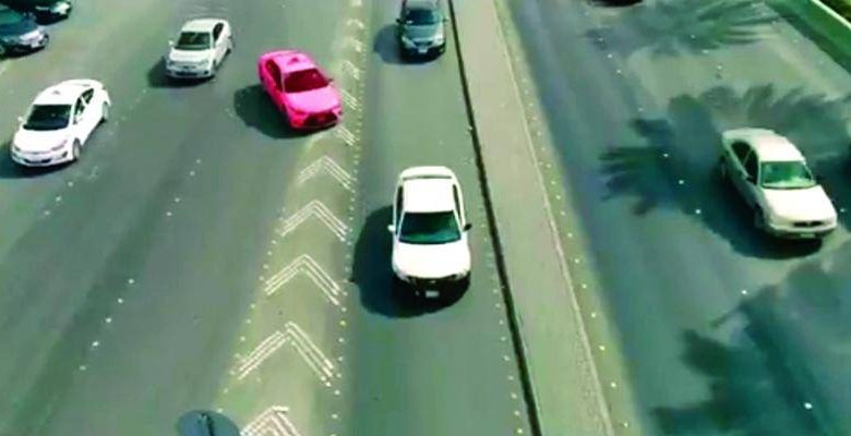 المرور السعودي يكشف عقوبة عدم الالتزام بحدود المسارات