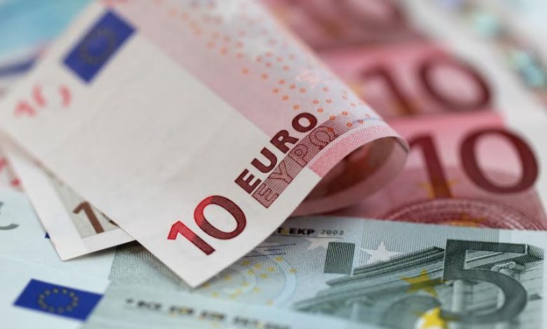 اليورو يتراجع أمام الجنيه المصري.. تحديث فوري لأسعار الصرف