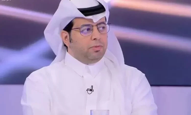 الأحمري يفتح النار على قائد الهلال السابق