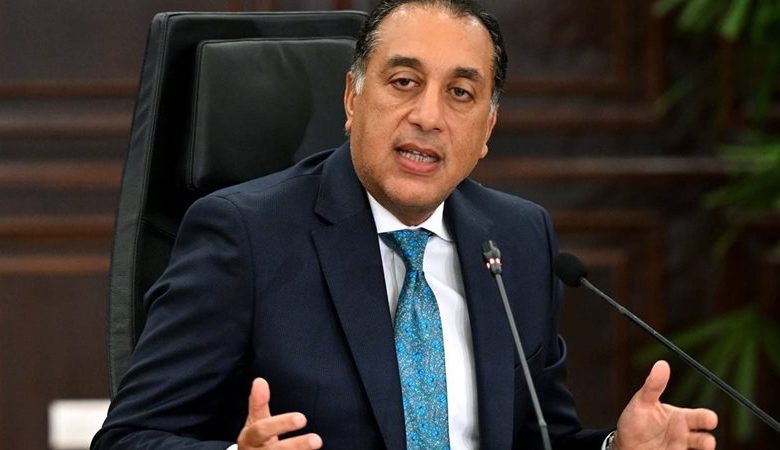 مدبولي يتابع خطة تحلية المياه بالساحل الشمالي الغربي