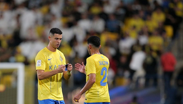 نصائح وإشادة ذهبية مفاجئة من سرور لنجم النصر المحلي