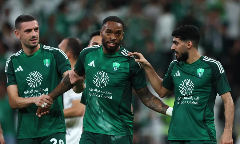 الأهلي يتلقى عرضين جديدين لضم "نجم الفريق"