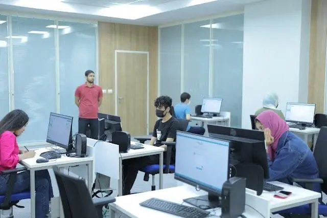 قائمة الكليات المتاحة لطلاب الشعبة الأدبية في تنسيق الثانوية العامة 2025