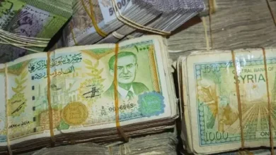الليرة السورية تواصل الانخفاض أمام الدولار.. تعرف على السعر اليوم في السوق
