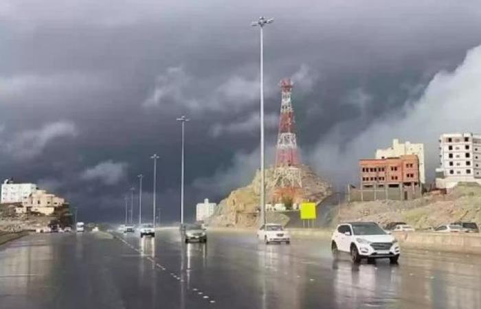 أمطار غزيرة تضرب عدة مناطق في السعودية اليوم وتحذيرات من الدفاع المدني