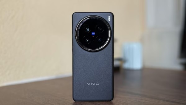 vivo X200 Pro.. أول هاتف بكاميرا بصرية متغيرة في 2025