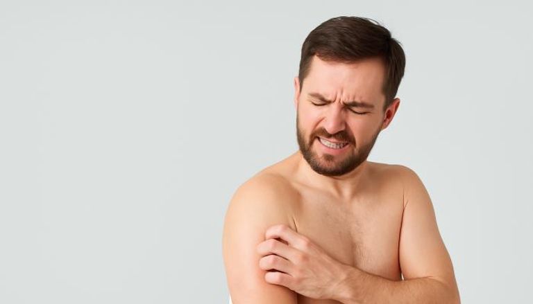 الأطباء يحذرون من الحكة بعد الاستحمام ويكشفون علاقتها بأمراض خطيرة محتملة