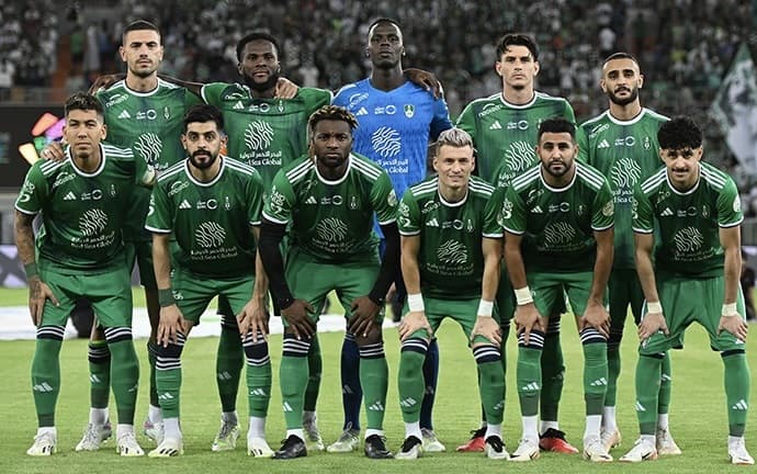 الأهلي يطرح أطقم الفريق الأول لكرة القدم