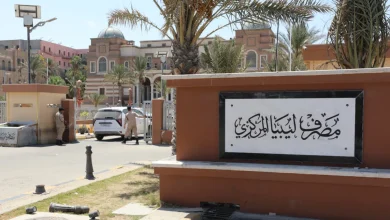 الليبيون يتوافدون على البنوك لسحب الأموال