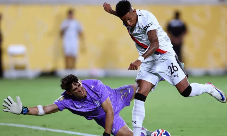 الهلال يحسم مصير بونو