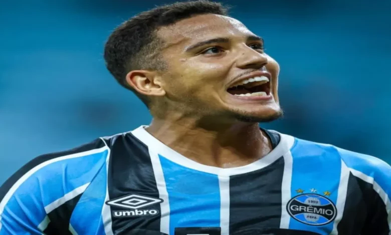 الهلال يحسم صفقة "جوليانو فيتور"