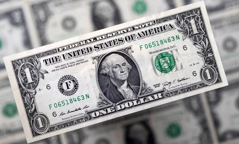 سعر الدولار مقابل الجنيه اليوم.. استقرار حذر في البنوك المصرية