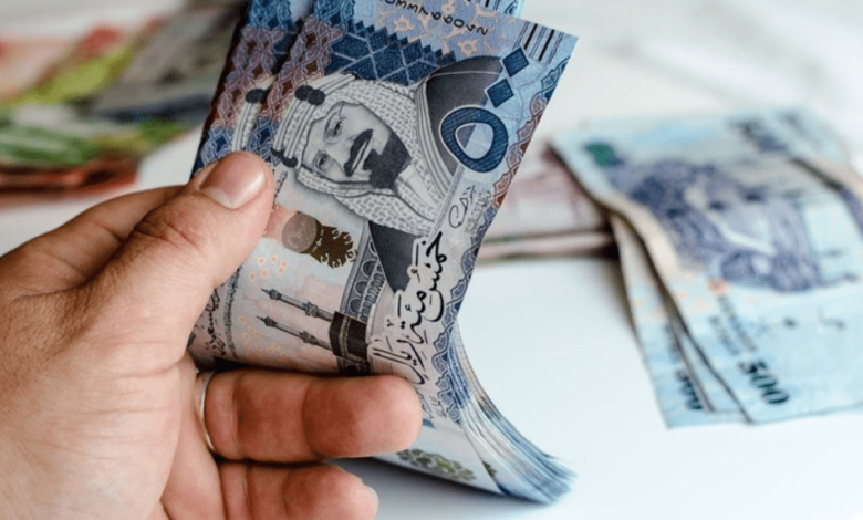 سعر الريال السعودي يستقر أمام