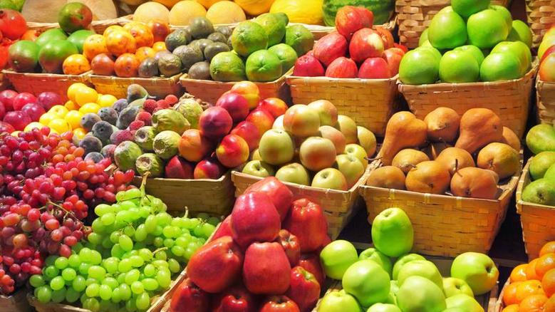 سعر الفواكه في مصر اليوم.. بين التراجع والاستقرار المفاجئ