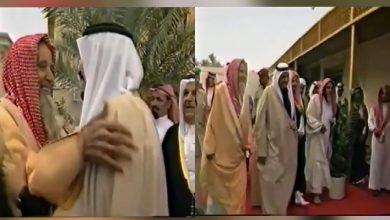 صورة نادرة تجمع الملك فهد وصالح الخريصي قبل أكثر من أربعة عقود تُنشر لأول مرة