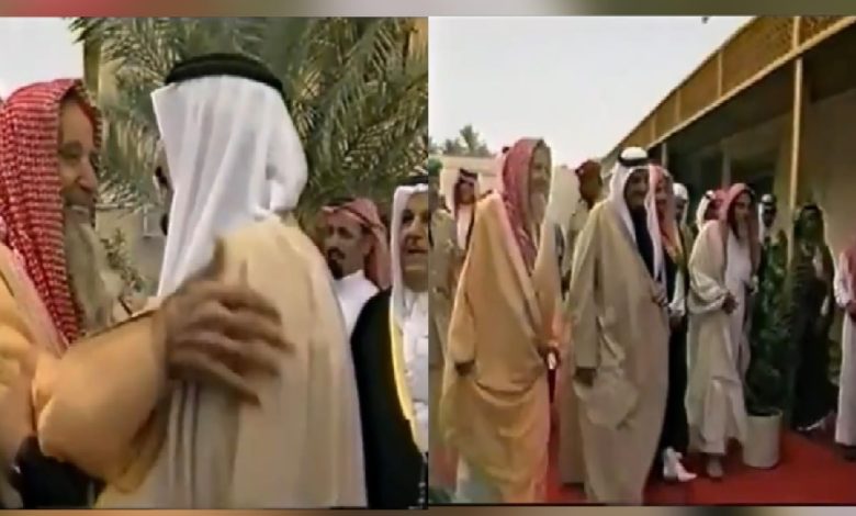 صورة نادرة تجمع الملك فهد وصالح الخريصي قبل أكثر من أربعة عقود تُنشر لأول مرة