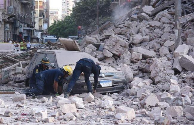 مصرع شخص وإصابة 5 آخرين جراء انهيار عقار بالعطارين في وسط الإسكندرية