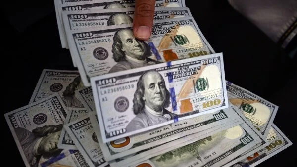 تراجع مفاجئ.. سعر الدولار اليوم يصل إلى 48.28 جنيهًا في البنوك المصرية
